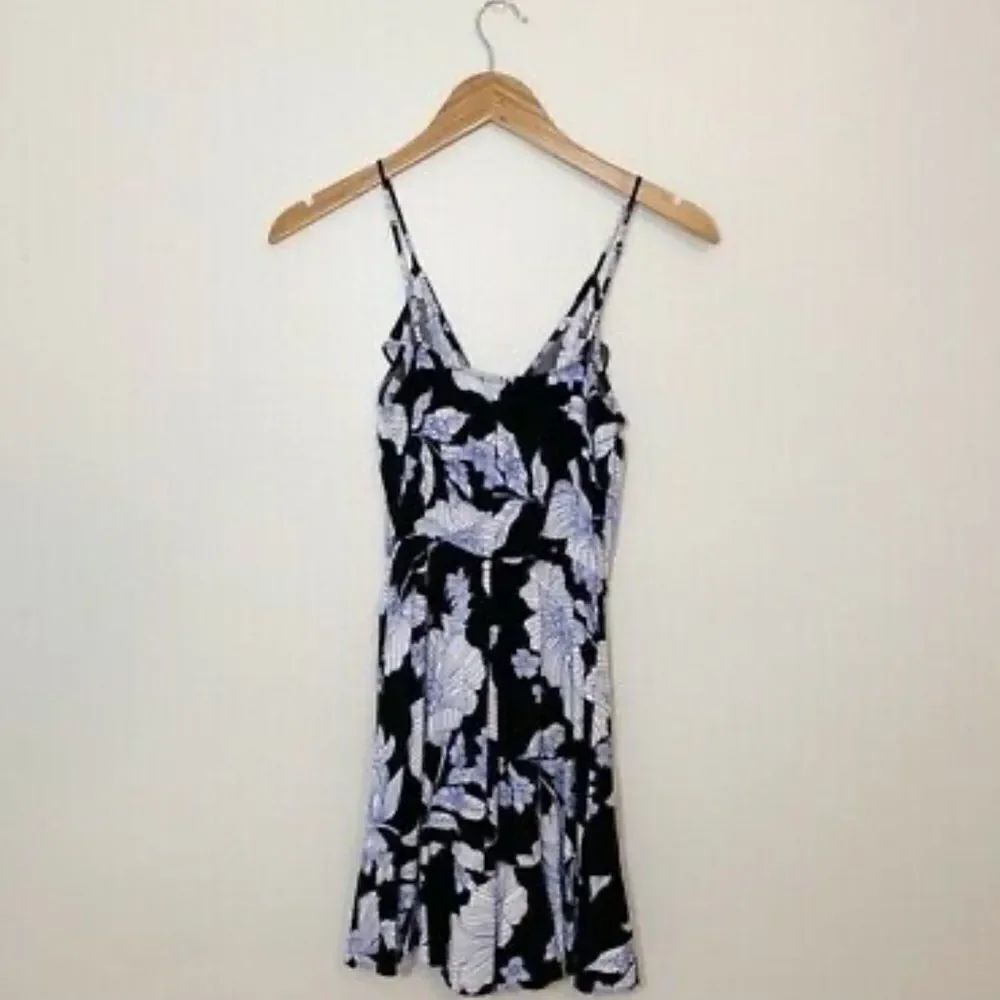 ✨ HP✨PRINT RUFFLE WRAP FRONT CAMI DRESS✨ - Picture 5 of 8